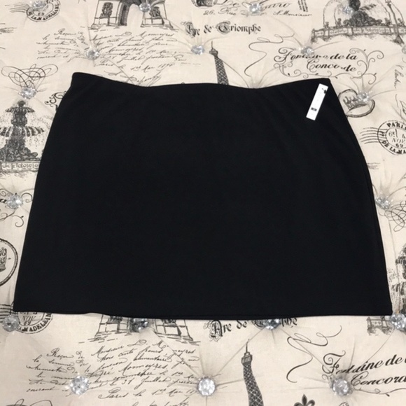 LEITH Mini Body-Con Skirt - Picture 3 of 6